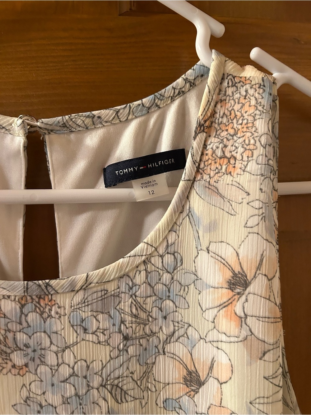 Tommy Hilfiger Ivory Floral Midi Dress with Peach & Light Blue Accents 🍎 - Picture 3 of 5